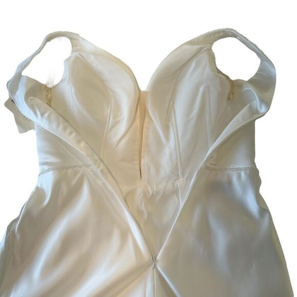 NEW Lan Ting Ivory Bridal Embellished Deep V Satin Wide Leg Jumpsuit, Small - Picture 8 of 15